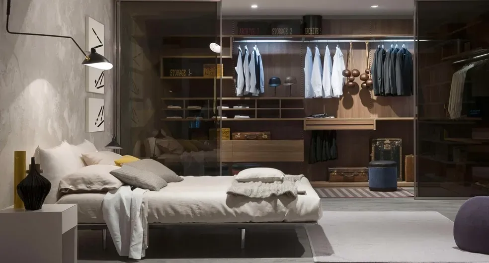 Closet rsw_984h_529.webp
