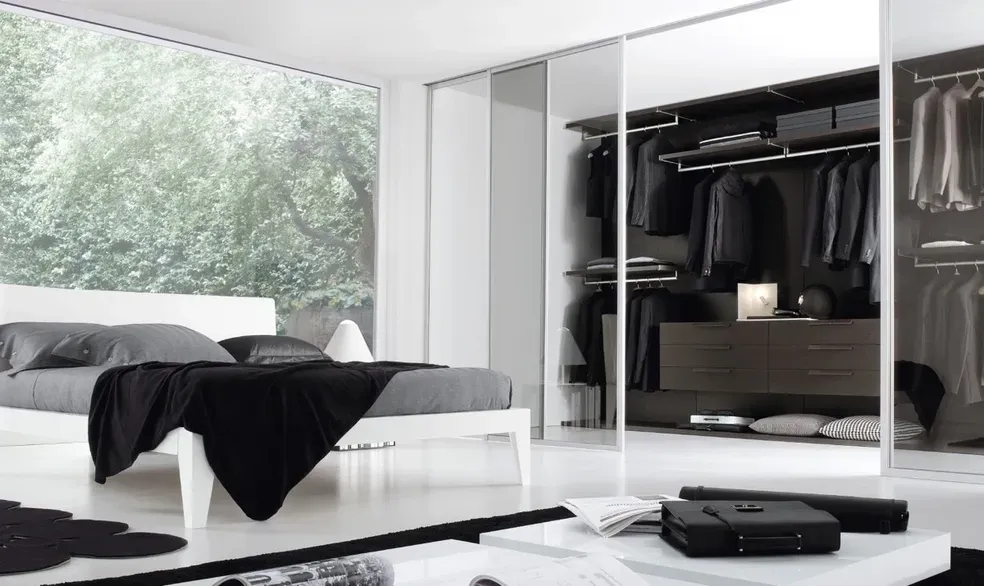Closet rsw_984h_586.webp