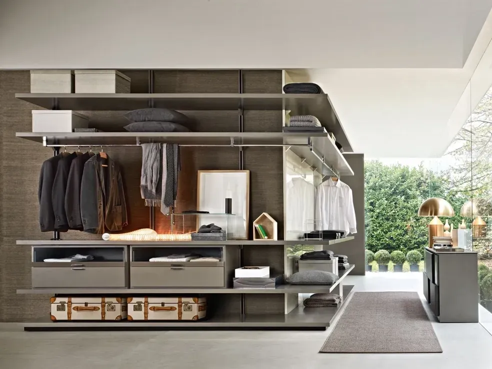 Closet rsw_984h_739.webp