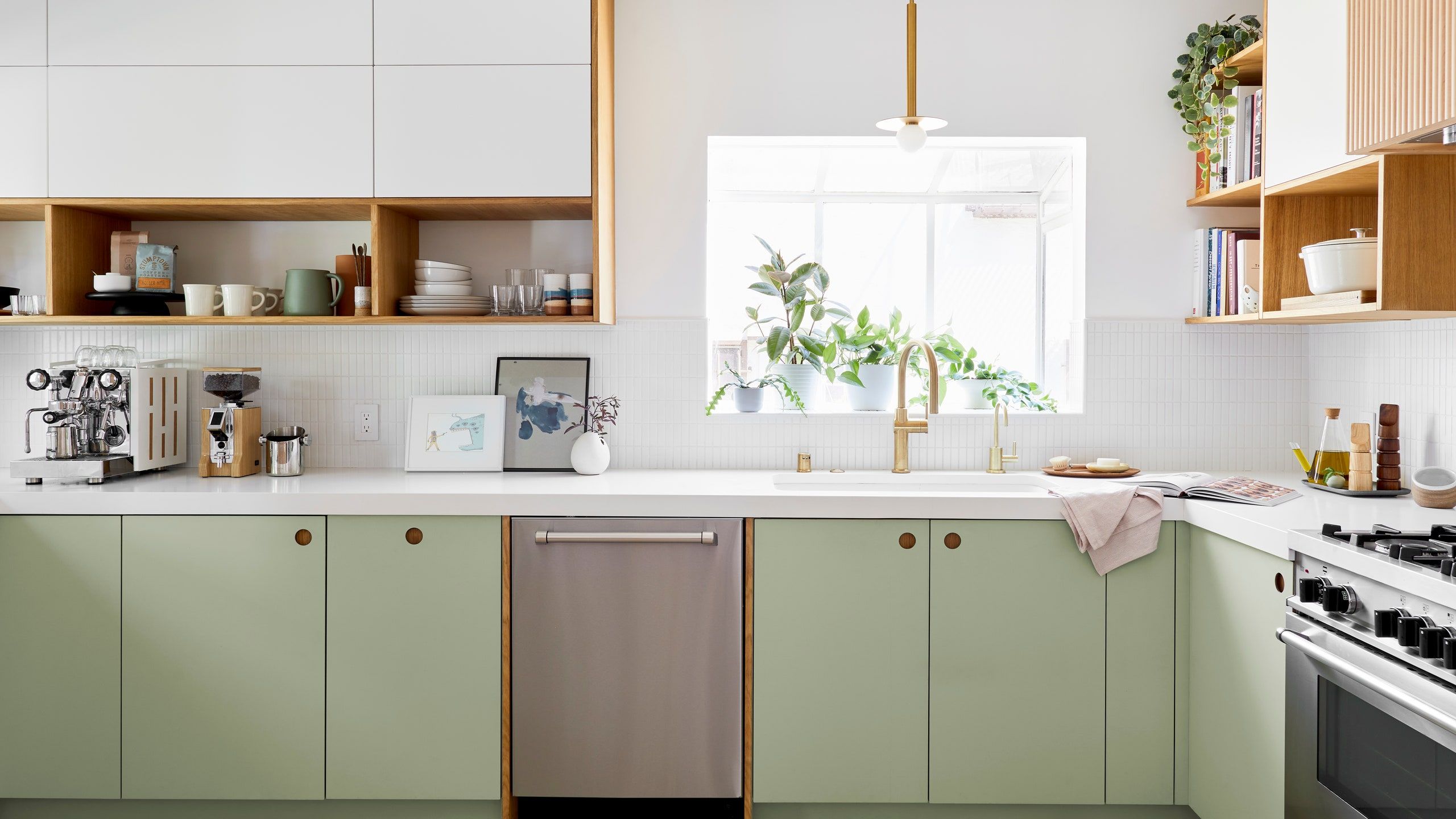 This Pistachio Kitchen Combines Nods to the ’60s and Scandi Minim